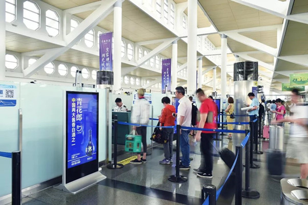 廈門機(jī)場數(shù)碼刷屏機(jī)廣告