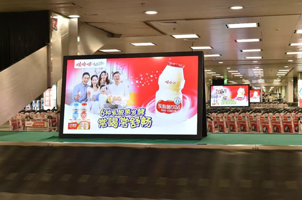 廈門機(jī)場數(shù)碼刷屏機(jī)廣告