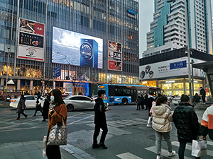 無錫云蝠大廈LED大屏廣告價(jià)格多少錢？無錫商圈LED戶外大屏廣告