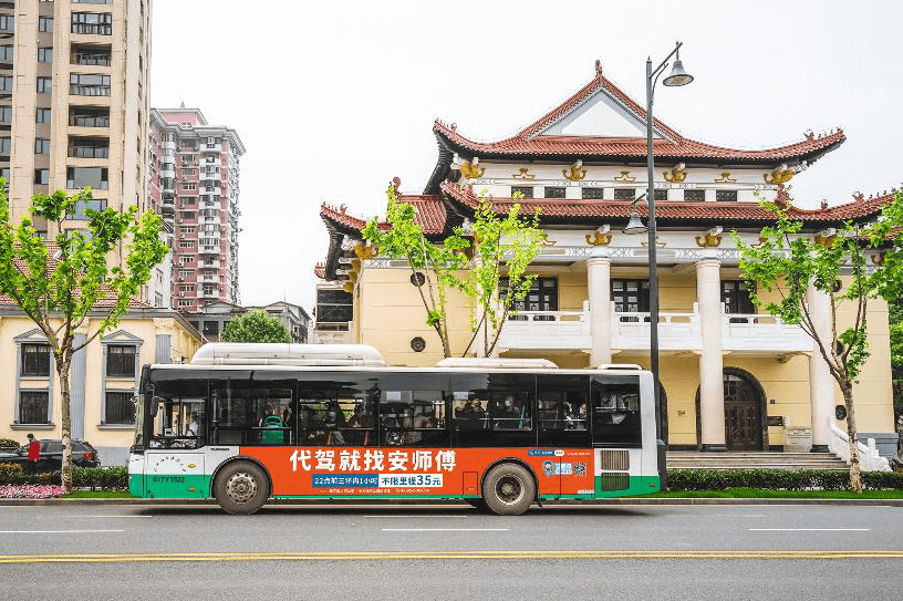 武漢公交車巴士廣告價(jià)格收費(fèi)多少錢？武漢公交車身廣告案例優(yōu)勢