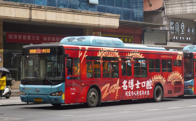 重慶公交車(chē)巴士廣告價(jià)格收費(fèi)標(biāo)準(zhǔn)，重慶公交車(chē)身貼廣告案例優(yōu)勢(shì)