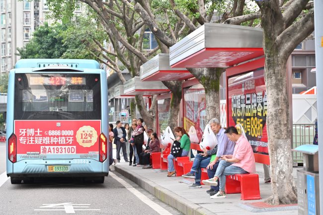 重慶候車亭站臺廣告價格收費標準，重慶公交車站站亭廣告位置優(yōu)勢