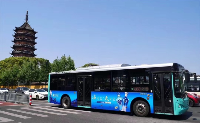 蘇州公交車巴士車身貼廣告價(jià)格收費(fèi)，蘇州公交車外車身廣告線路優(yōu)勢(shì)