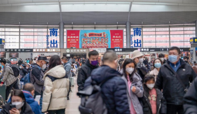 北京南站候車大廳進(jìn)站口站棚大牌看板廣告，北京南高鐵站廣告價(jià)格