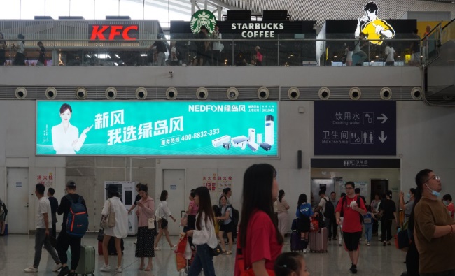 深圳北高鐵站候車(chē)大廳檢票口兩側(cè)墻面燈箱廣告投放價(jià)格