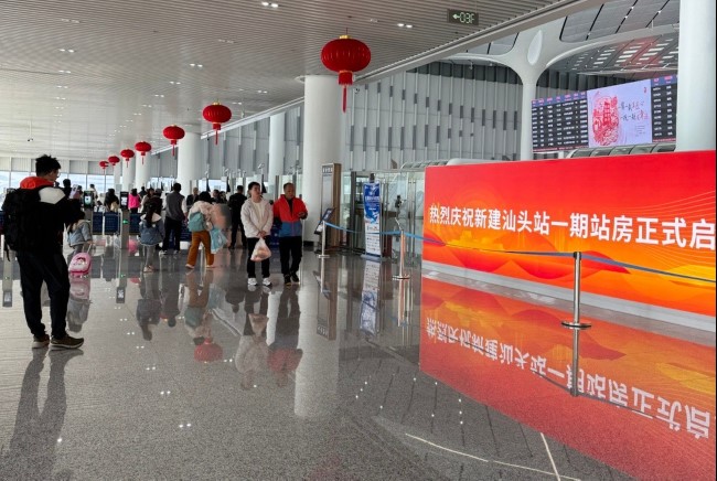 汕頭站高鐵進(jìn)站口燈箱廣告投放，汕頭站出發(fā)大廳廣告價格
